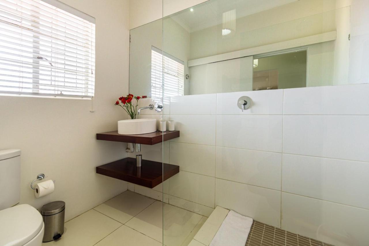 Portswood Mews - Chic White Studio Apartment Green Point Città del Capo Esterno foto