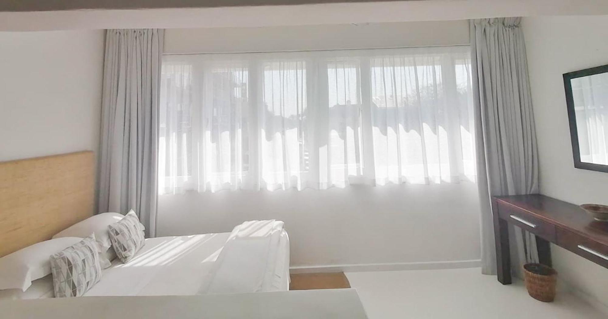 Portswood Mews - Chic White Studio Apartment Green Point Città del Capo Esterno foto